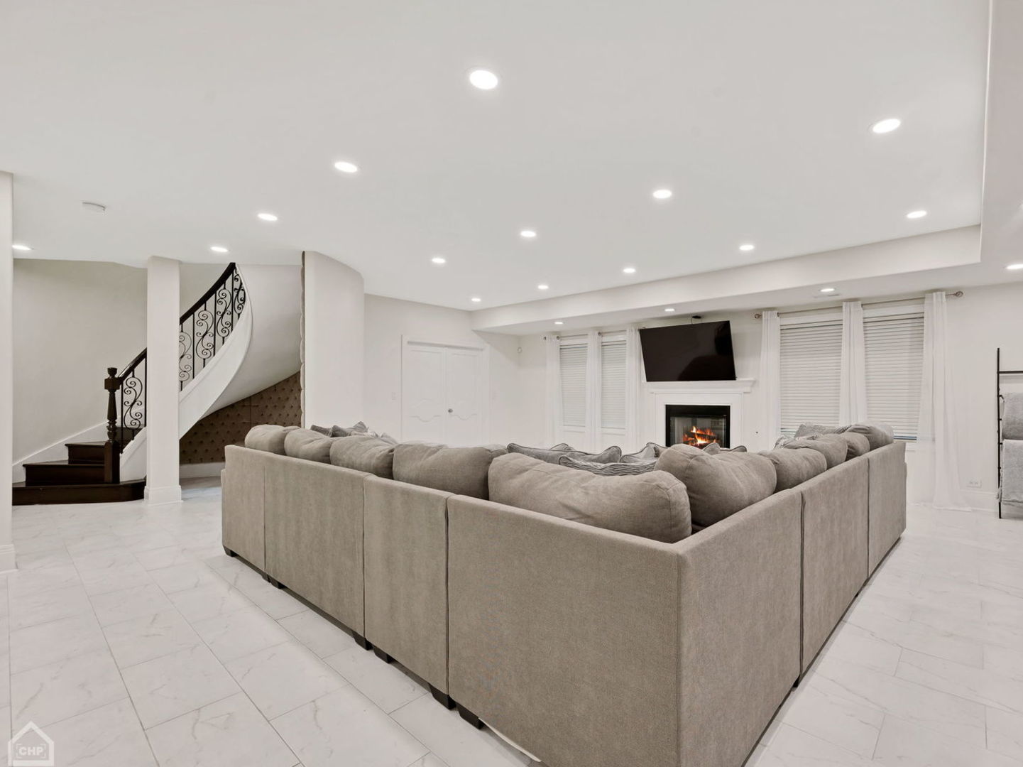 355 Flagg Court