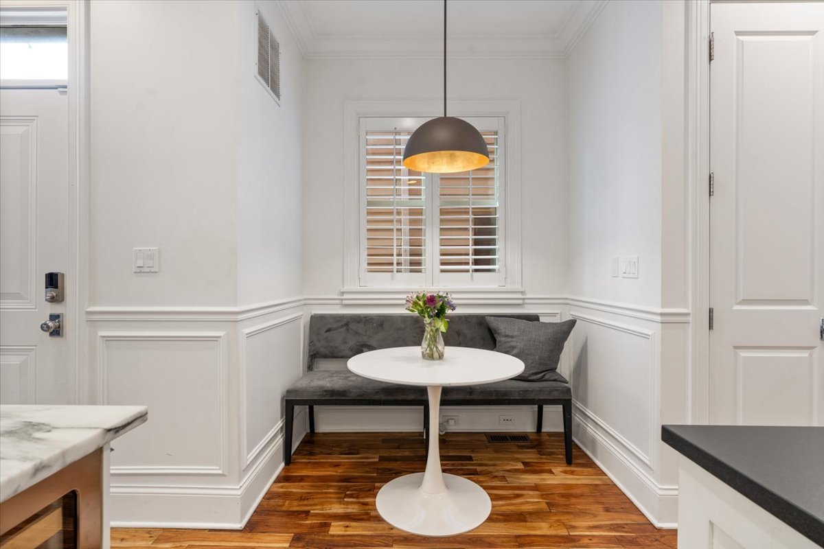 1318 W WEBSTER Avenue Unit: 1