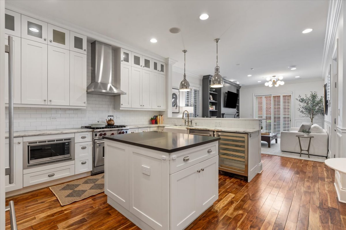 1318 W WEBSTER Avenue Unit: 1