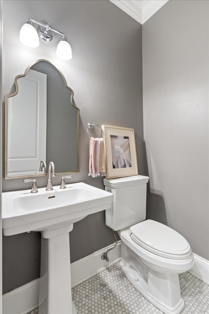 1318 W WEBSTER Avenue Unit: 1