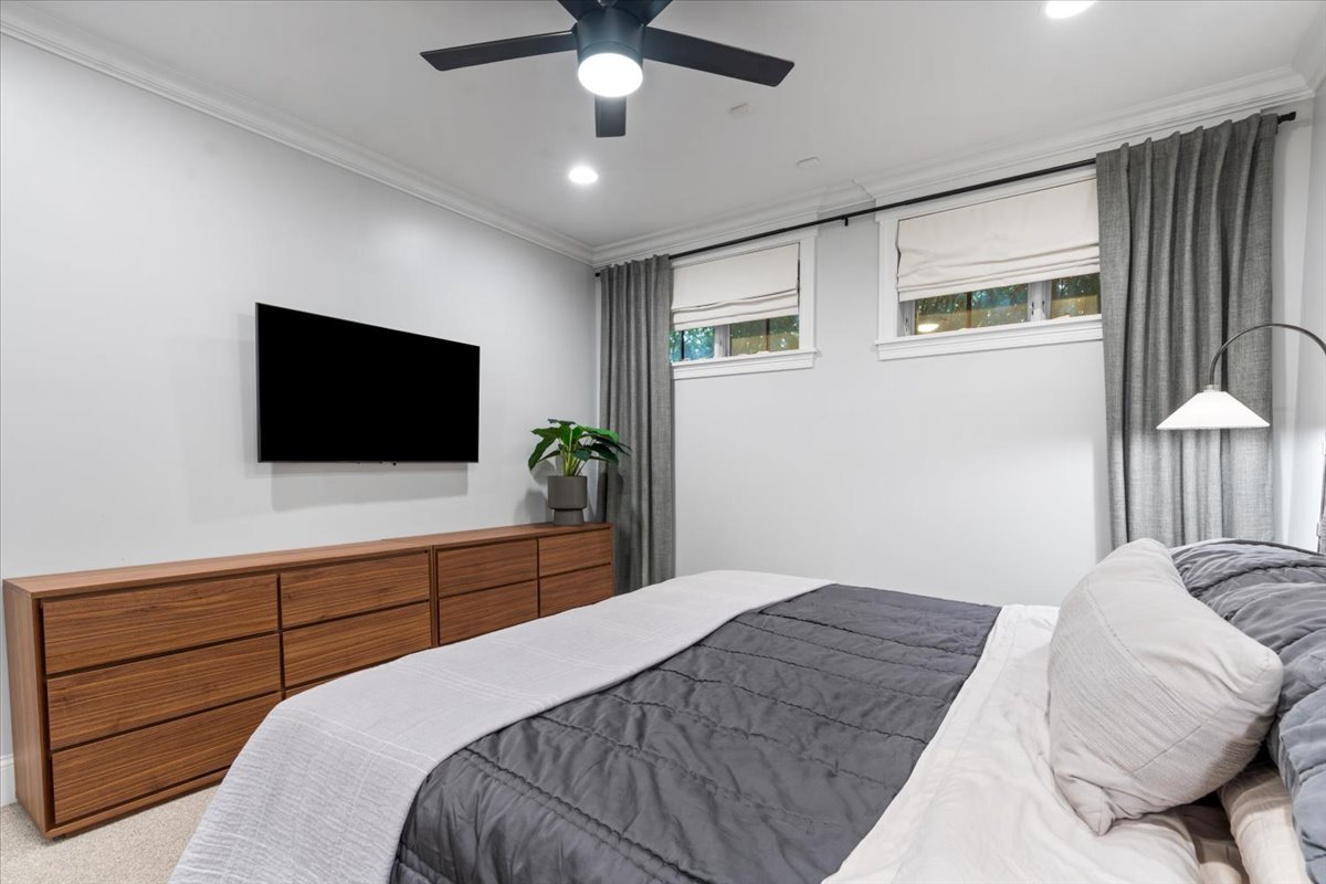 1318 W WEBSTER Avenue Unit: 1