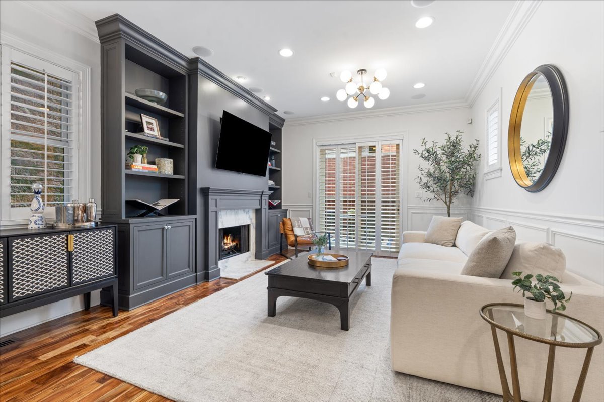 1318 W WEBSTER Avenue Unit: 1