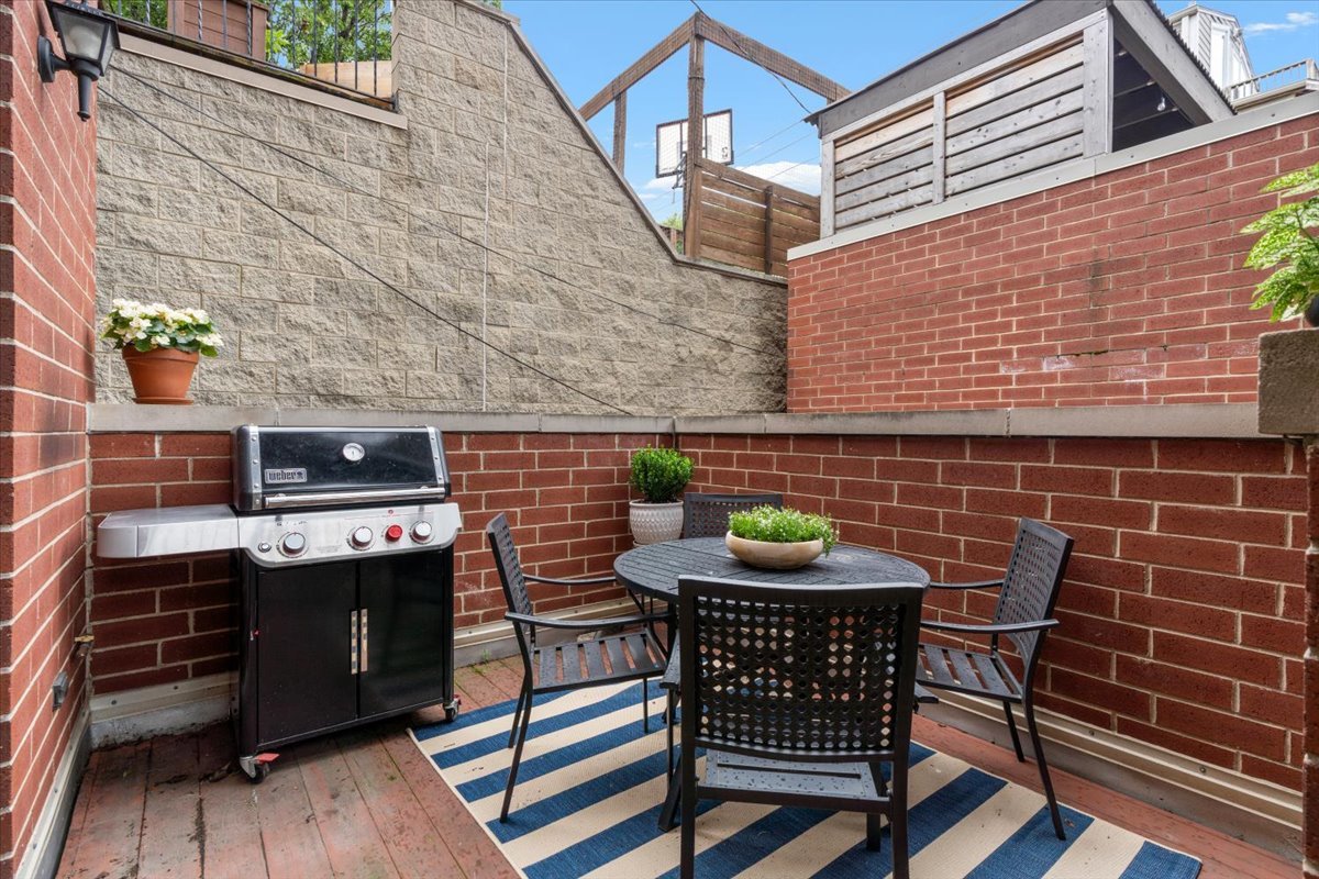 1318 W WEBSTER Avenue Unit: 1