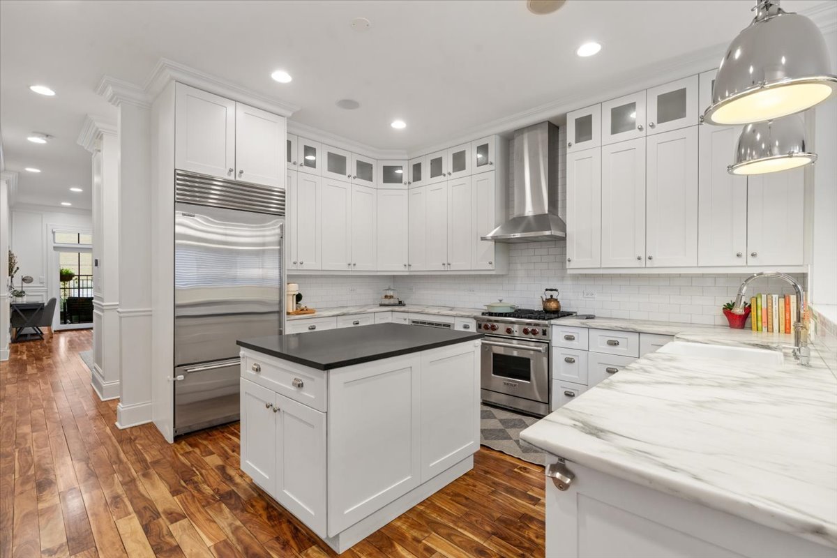 1318 W WEBSTER Avenue Unit: 1