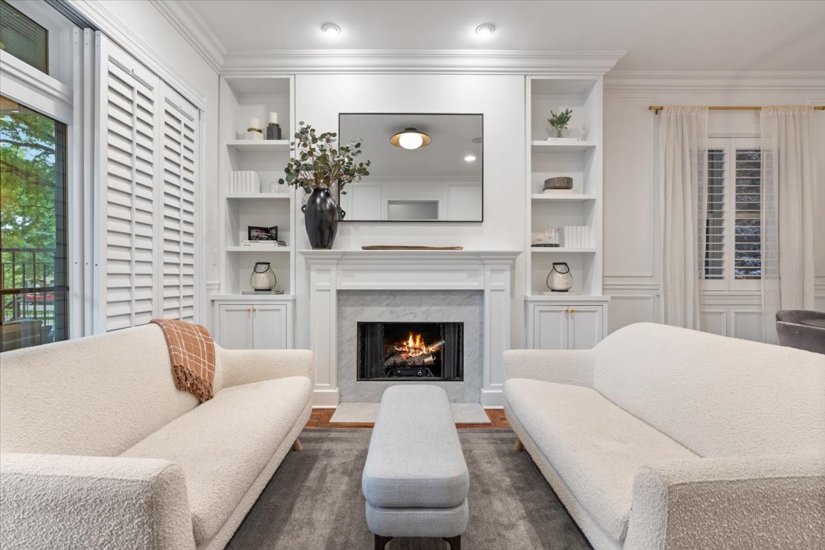 1318 W WEBSTER Avenue Unit: 1