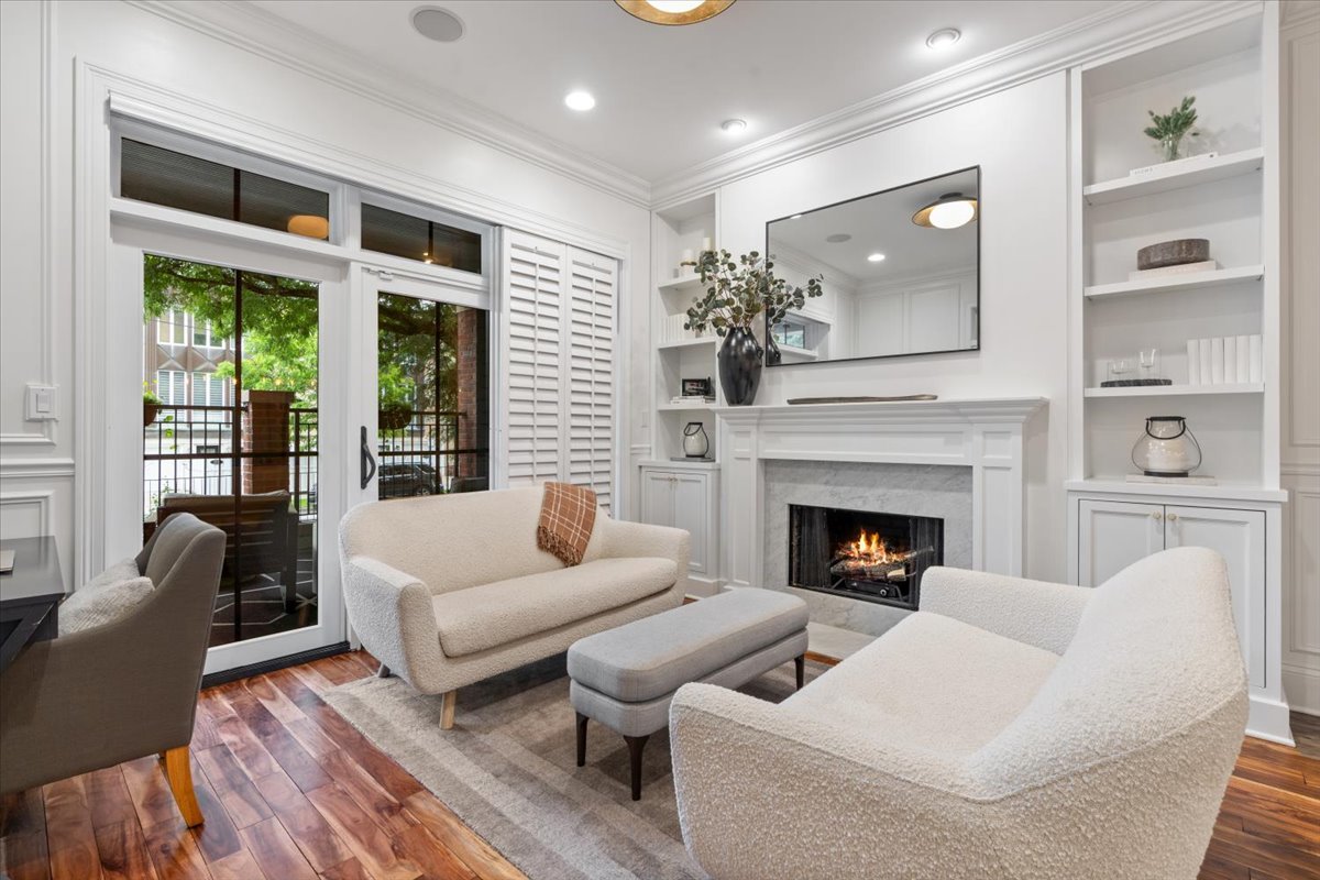 1318 W WEBSTER Avenue Unit: 1