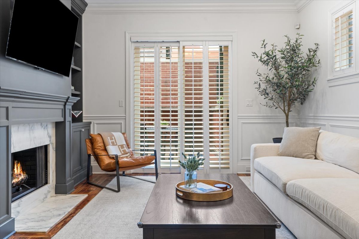 1318 W WEBSTER Avenue Unit: 1