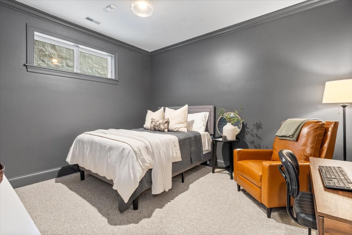 1318 W WEBSTER Avenue Unit: 1