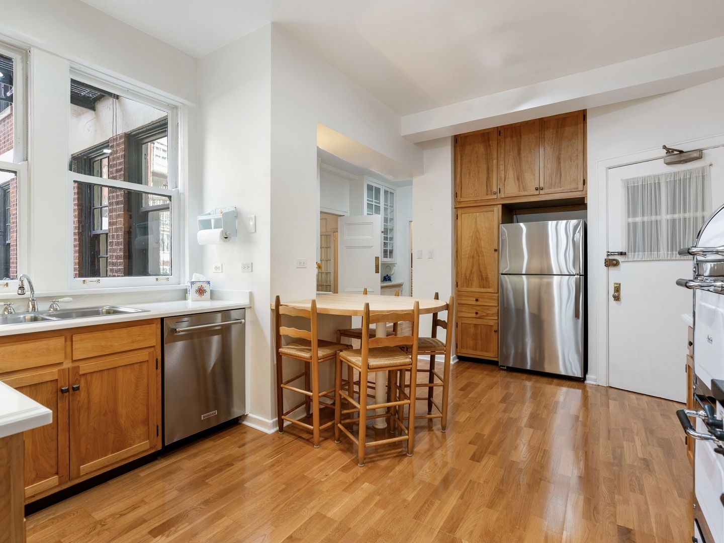 232 E Walton Place Unit: 3E