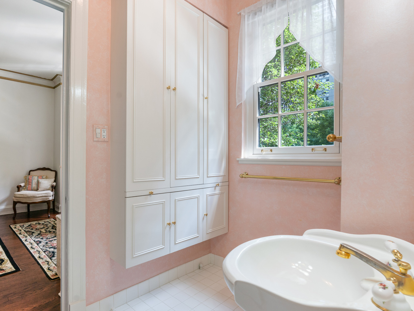 232 E Walton Place Unit: 3E