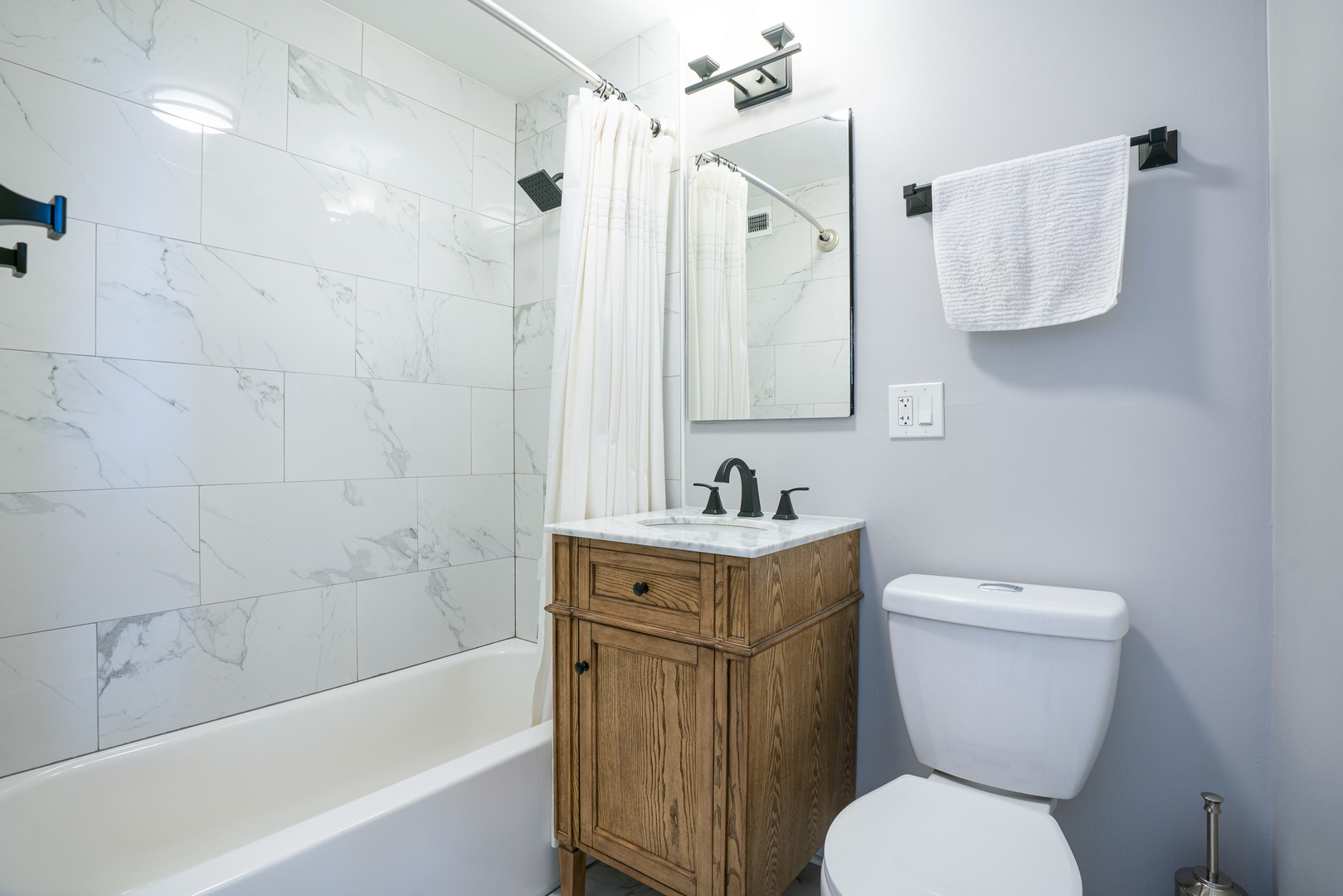2930 N Sheridan Road Unit: 2108