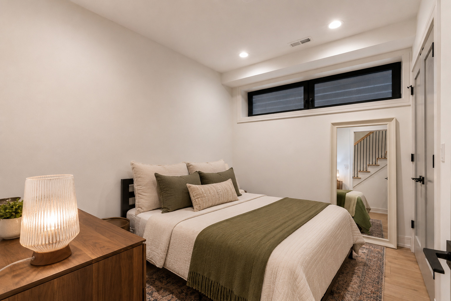 1459 W Superior Street Unit: 1E