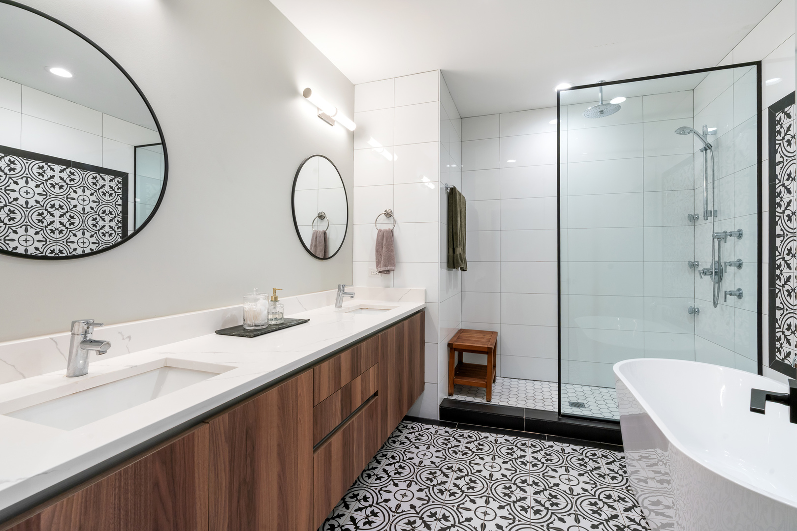 1459 W Superior Street Unit: 1E