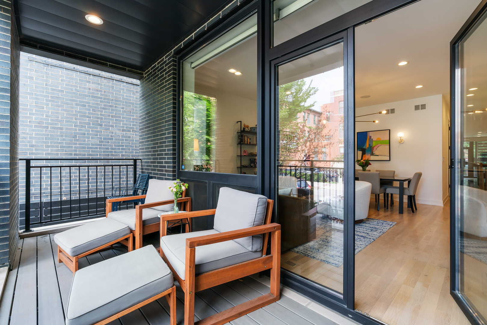 1459 W Superior Street Unit: 1E