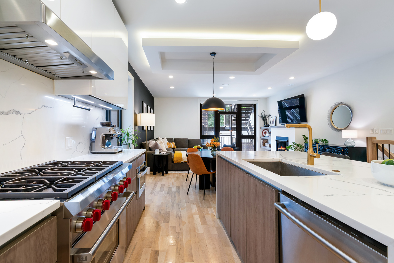 1459 W Superior Street Unit: 1E