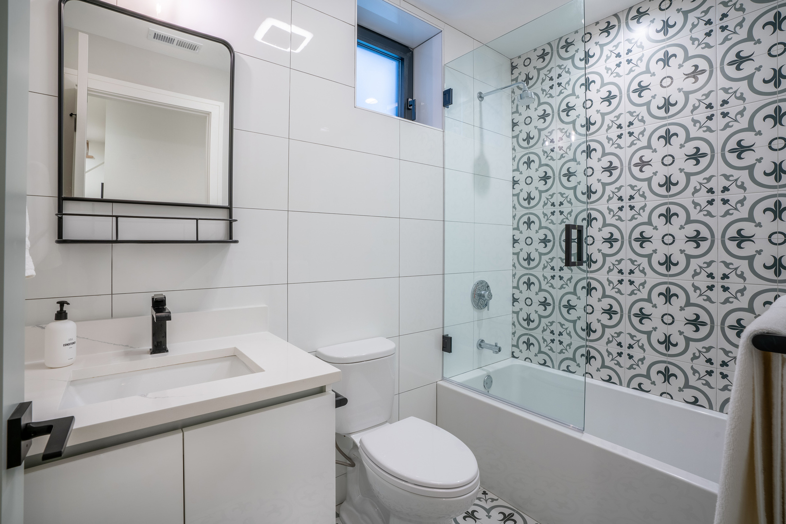 1459 W Superior Street Unit: 1E