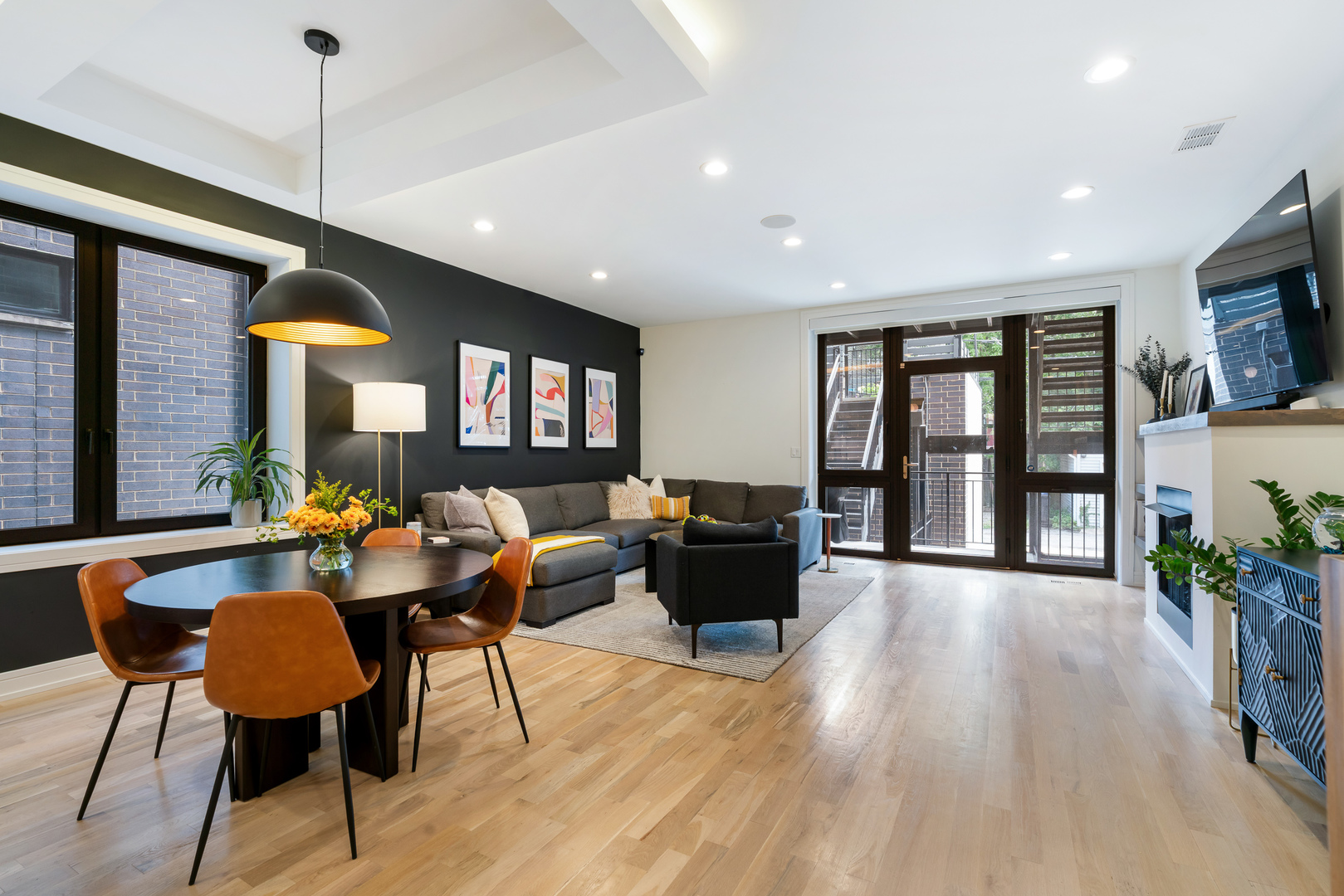 1459 W Superior Street Unit: 1E