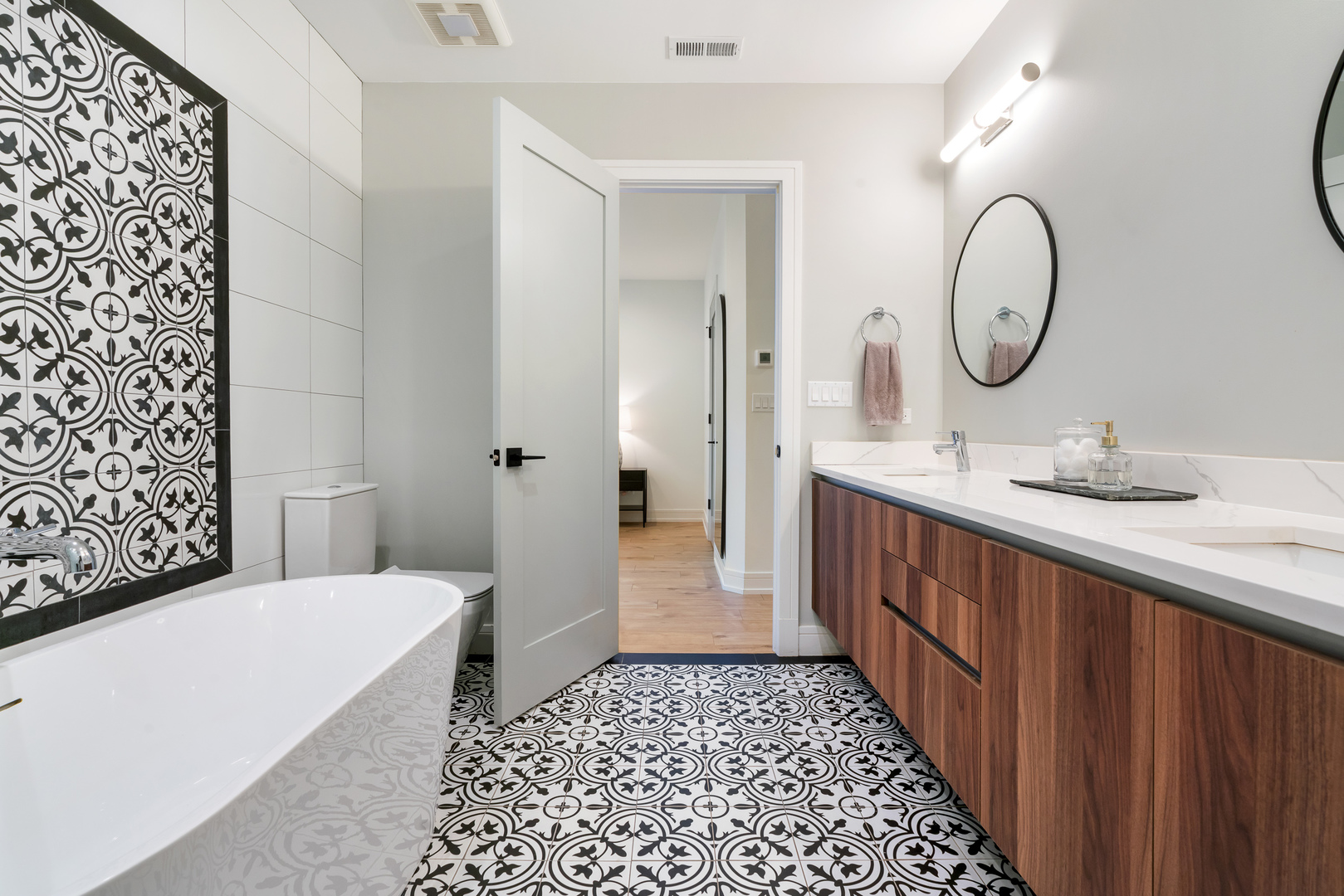 1459 W Superior Street Unit: 1E