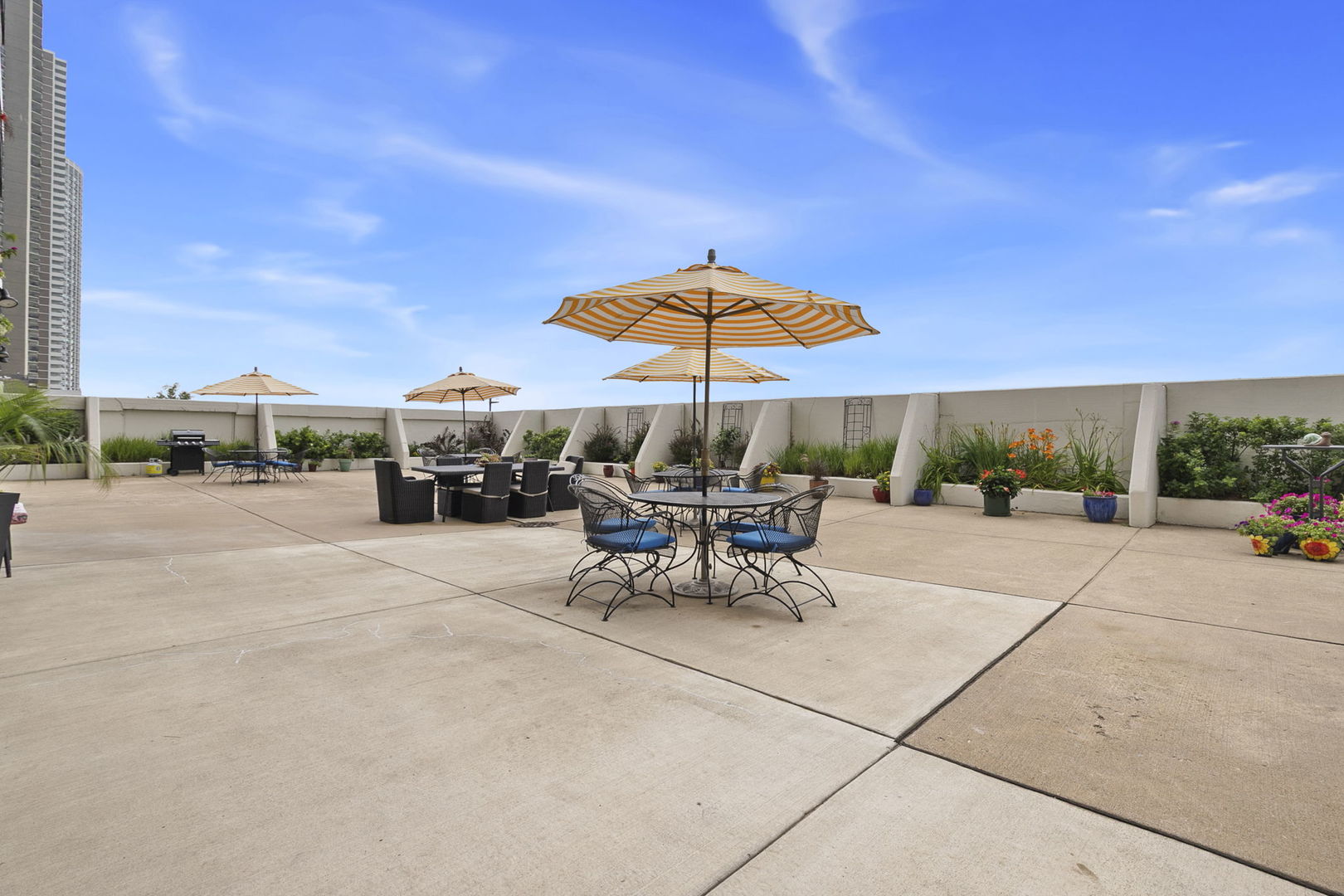5901 N Sheridan Road Unit: 13F