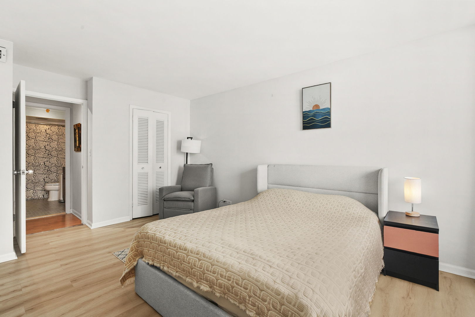 5901 N Sheridan Road Unit: 13F