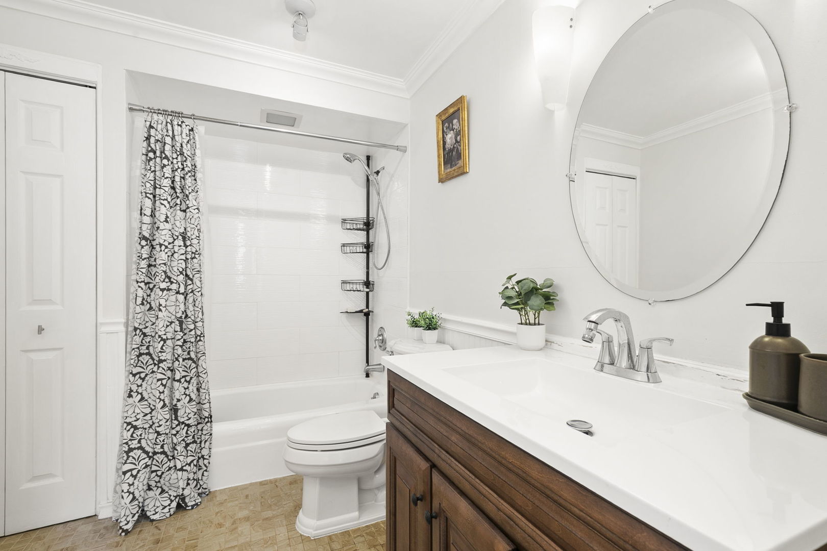 5901 N Sheridan Road Unit: 13F