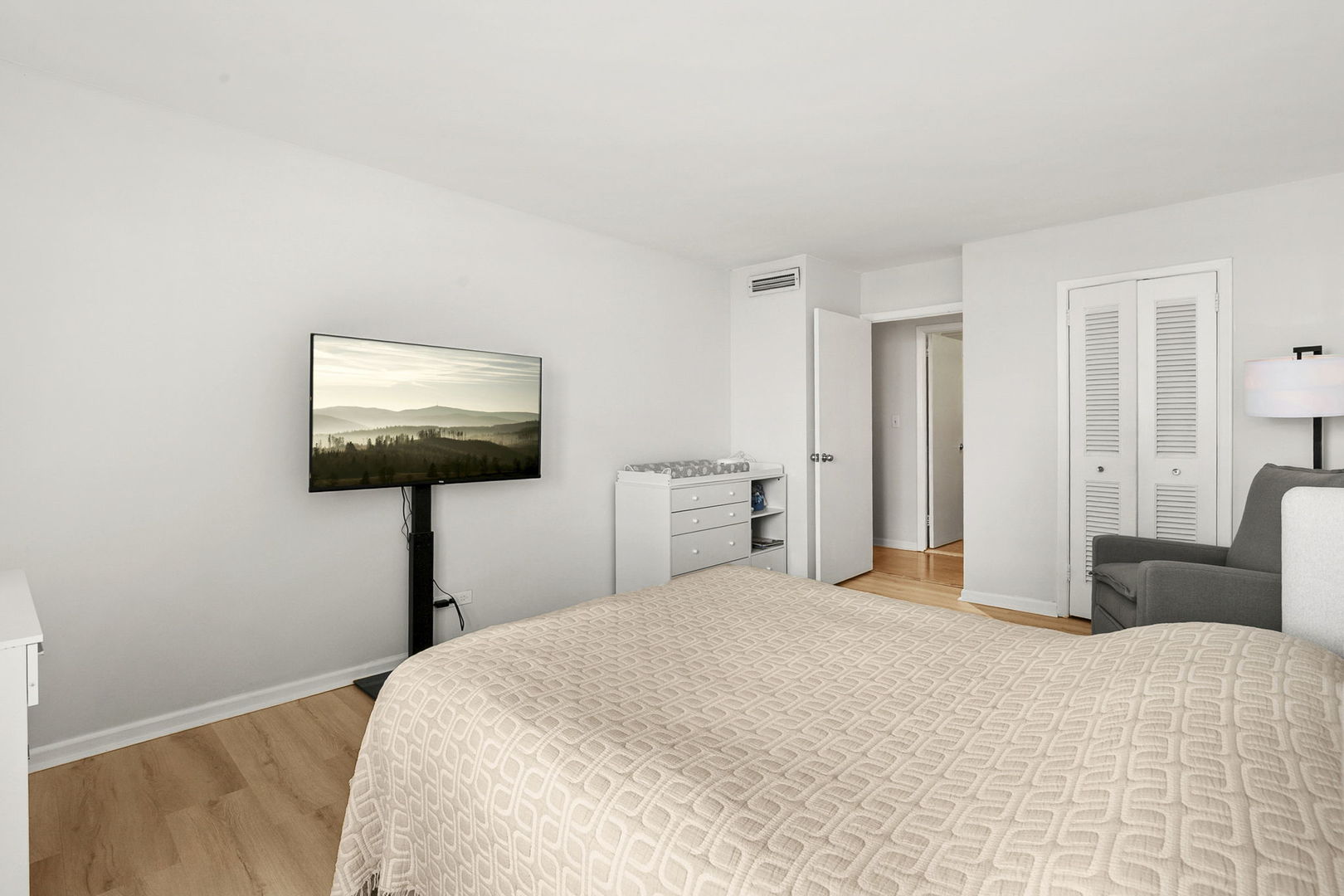 5901 N Sheridan Road Unit: 13F