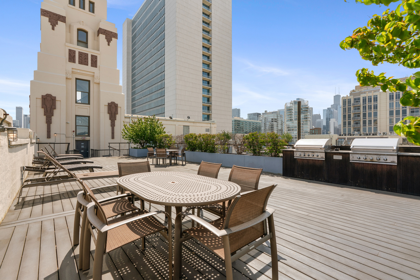 758 N Larrabee Street Unit: 418