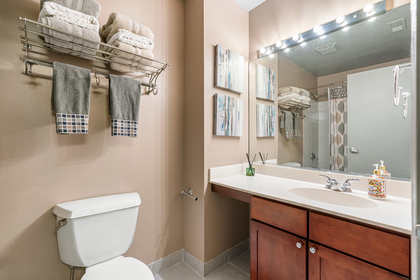 758 N Larrabee Street Unit: 418