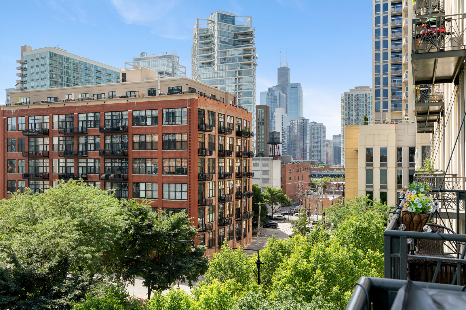 758 N Larrabee Street Unit: 418
