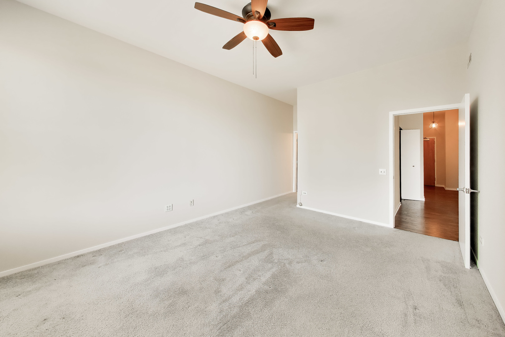 1631 S MICHIGAN Avenue Unit: 506