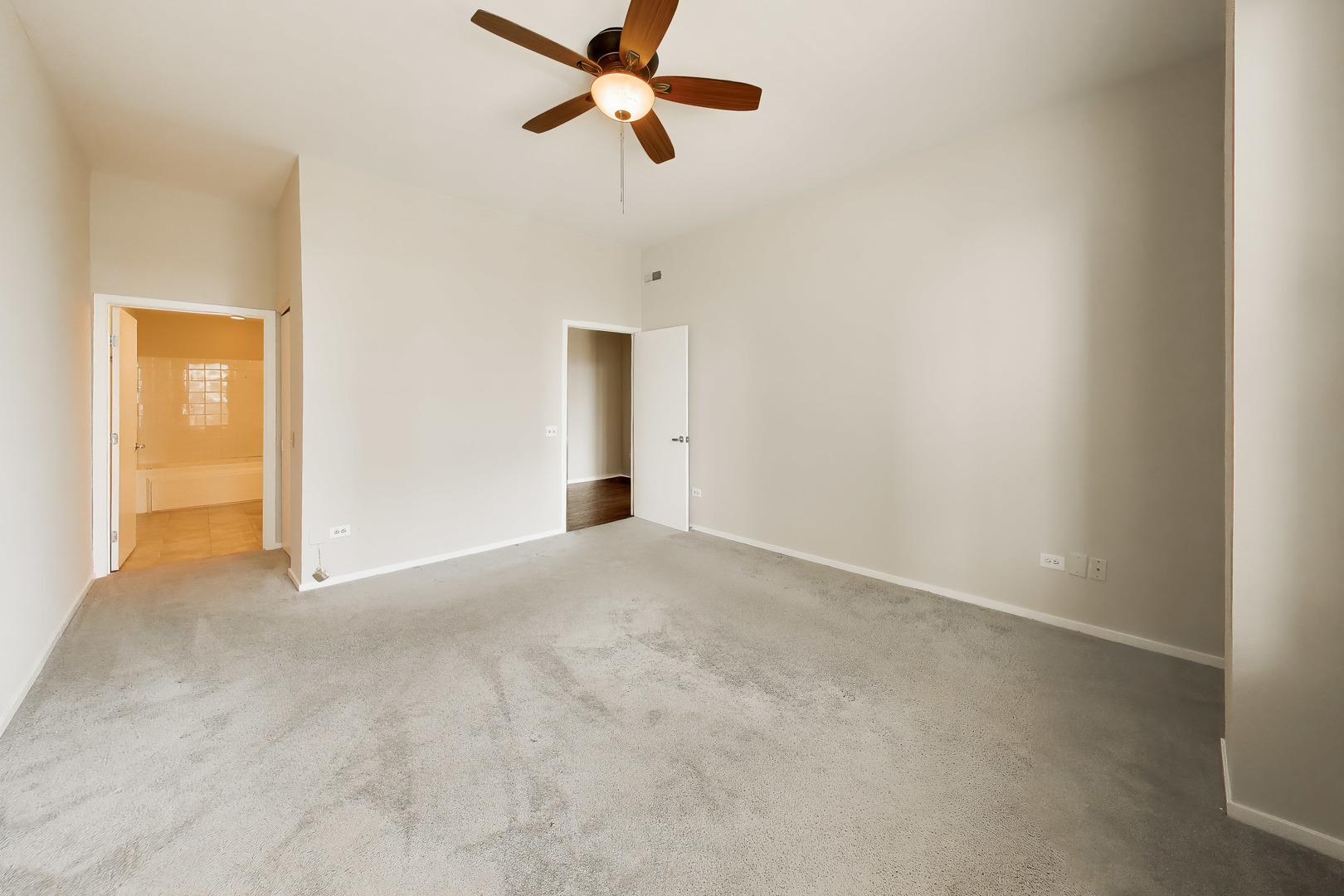 1631 S MICHIGAN Avenue Unit: 506