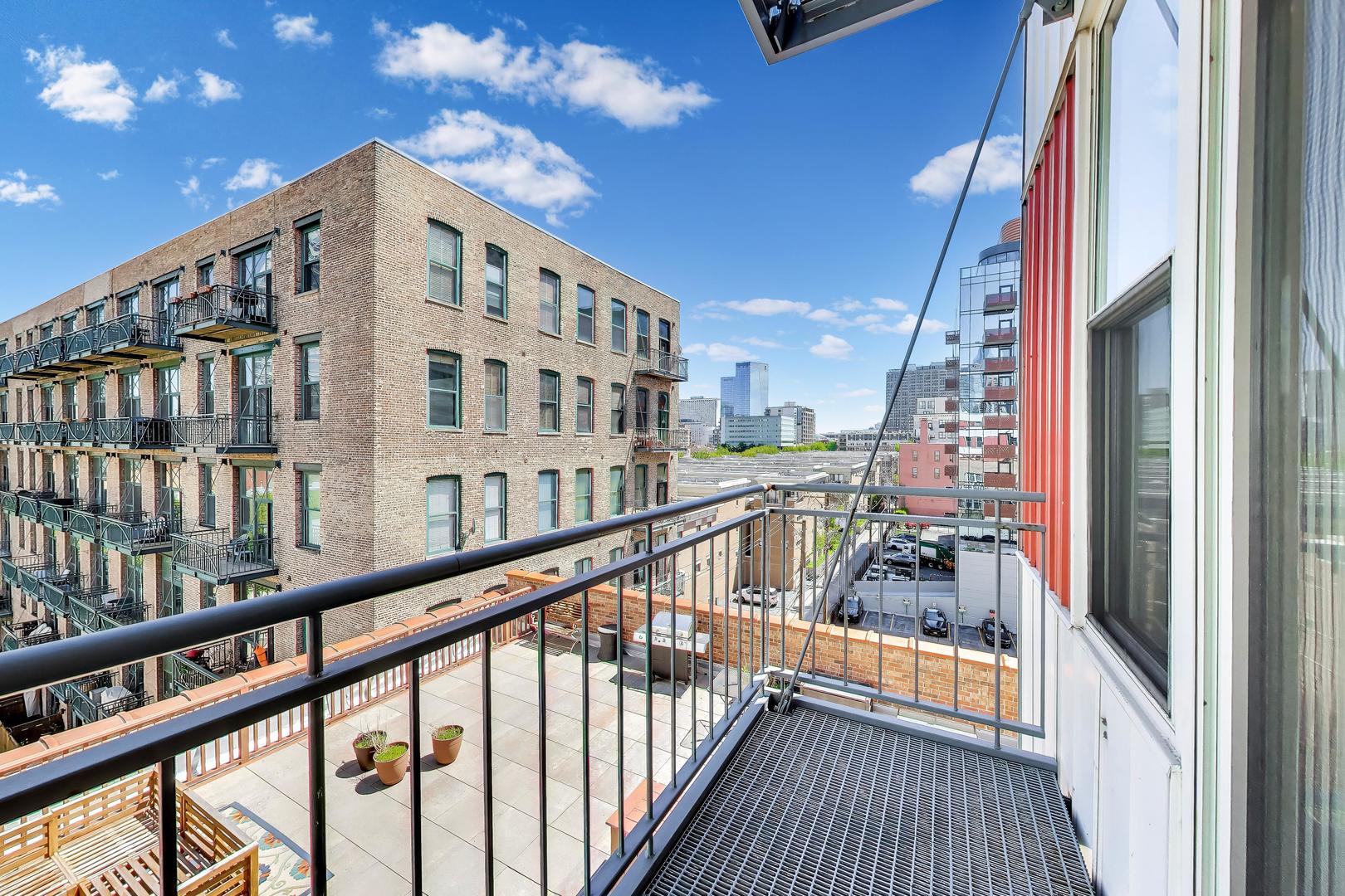 1631 S MICHIGAN Avenue Unit: 506