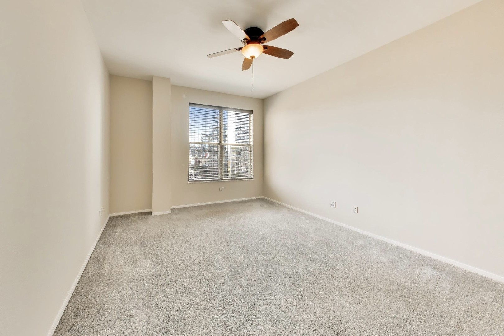 1631 S MICHIGAN Avenue Unit: 506