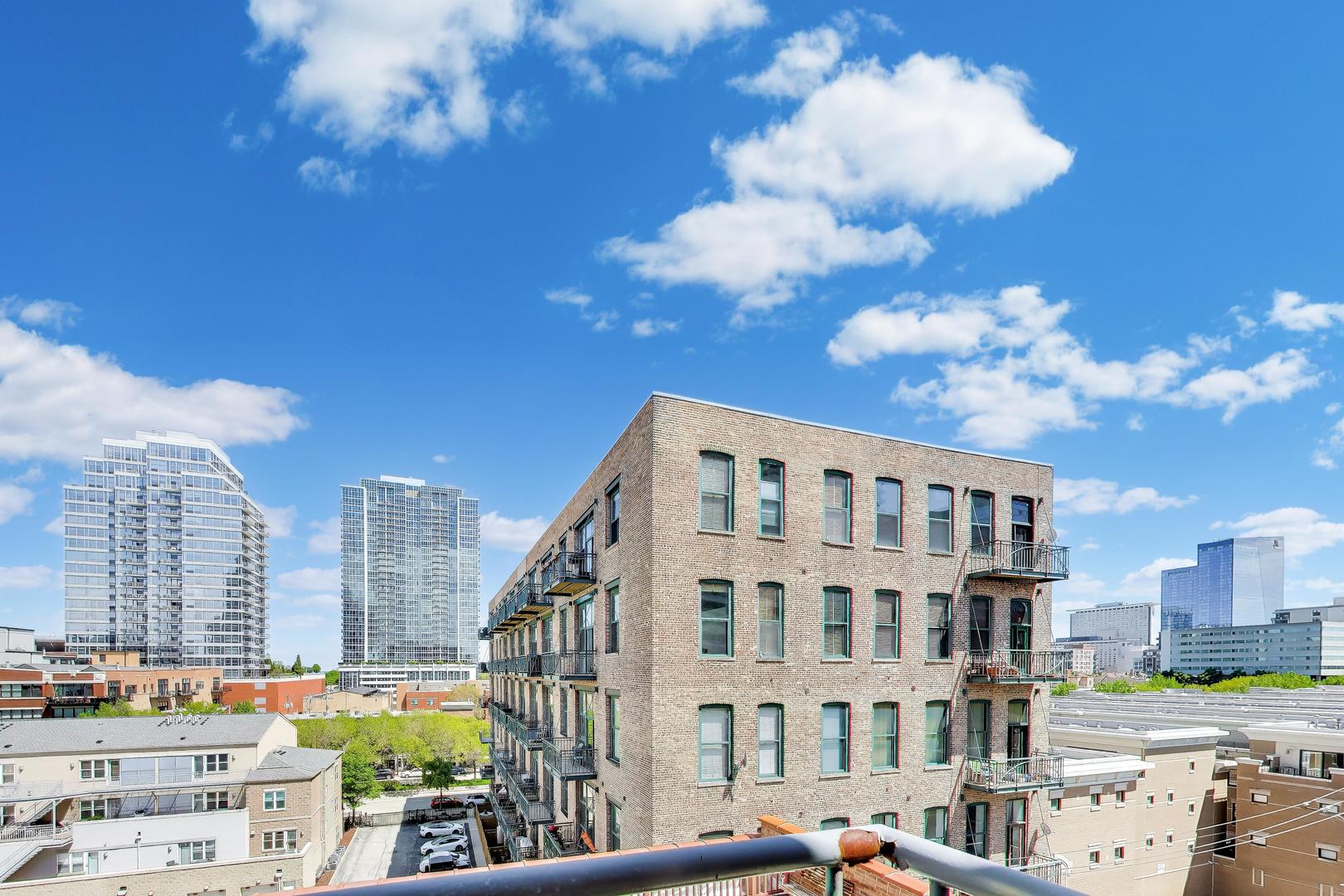 1631 S MICHIGAN Avenue Unit: 506