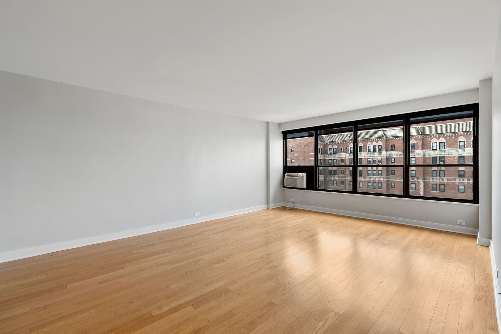 2930 N Sheridan Road Unit: 1605