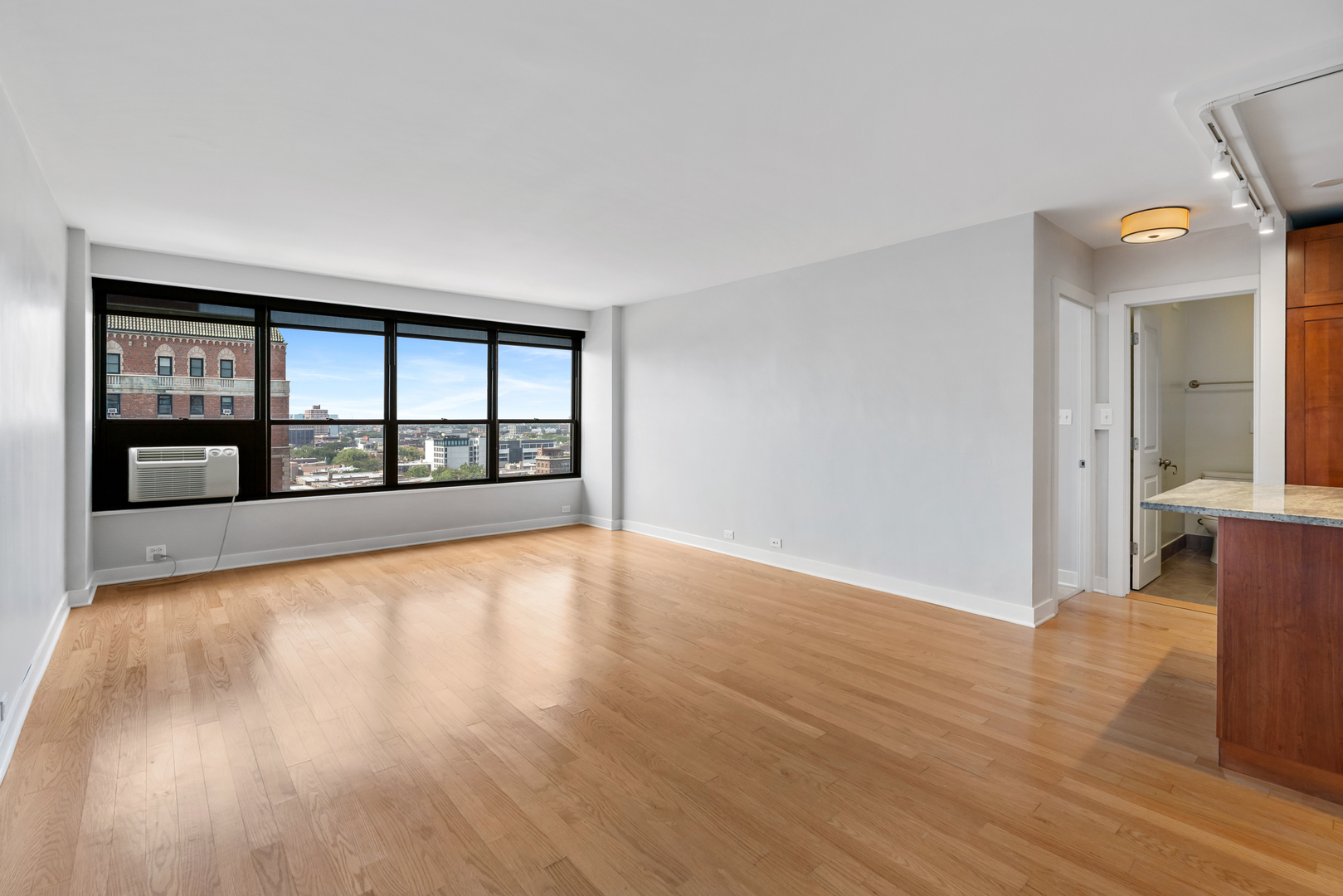 2930 N Sheridan Road Unit: 1605