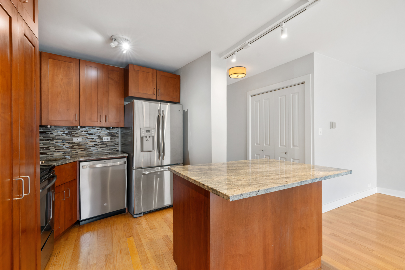 2930 N Sheridan Road Unit: 1605