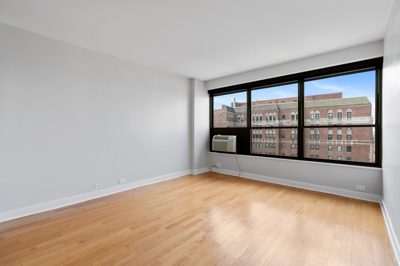 2930 N Sheridan Road Unit: 1605