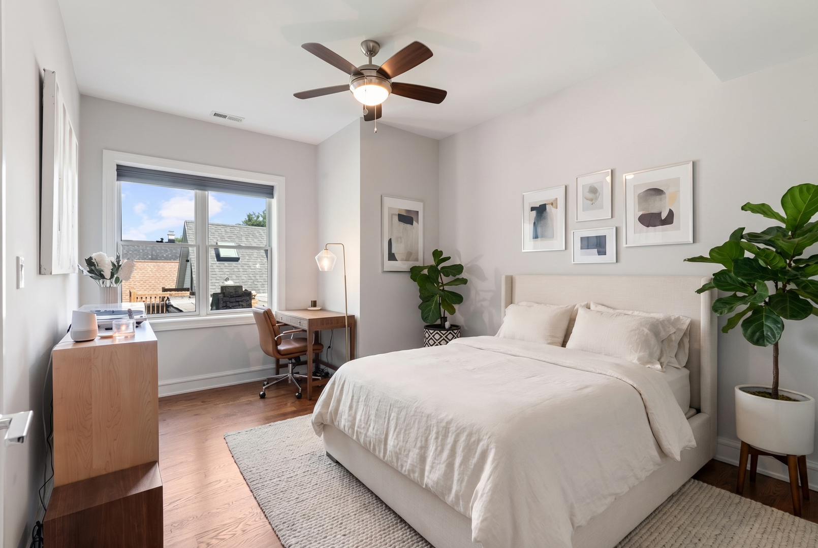 2506 N Rockwell Street Unit: 3N