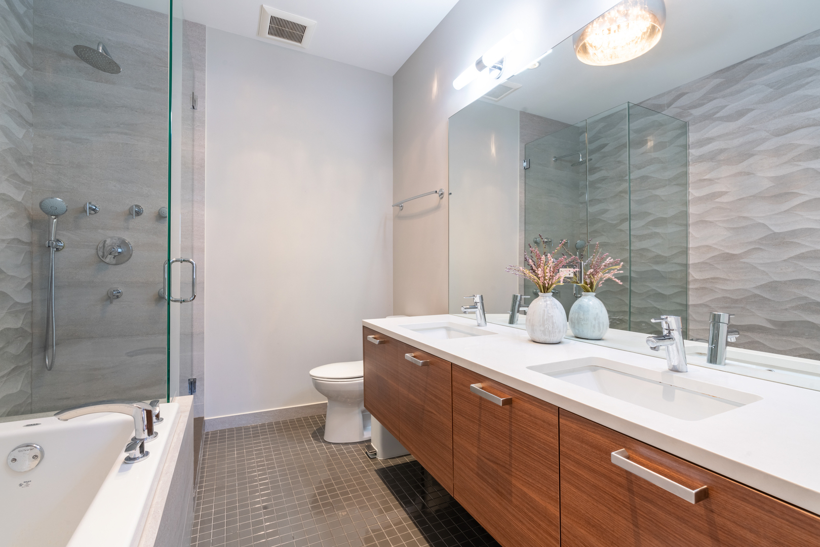 2506 N Rockwell Street Unit: 3N