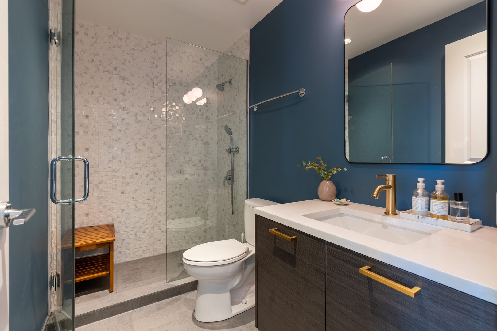 2506 N Rockwell Street Unit: 3N