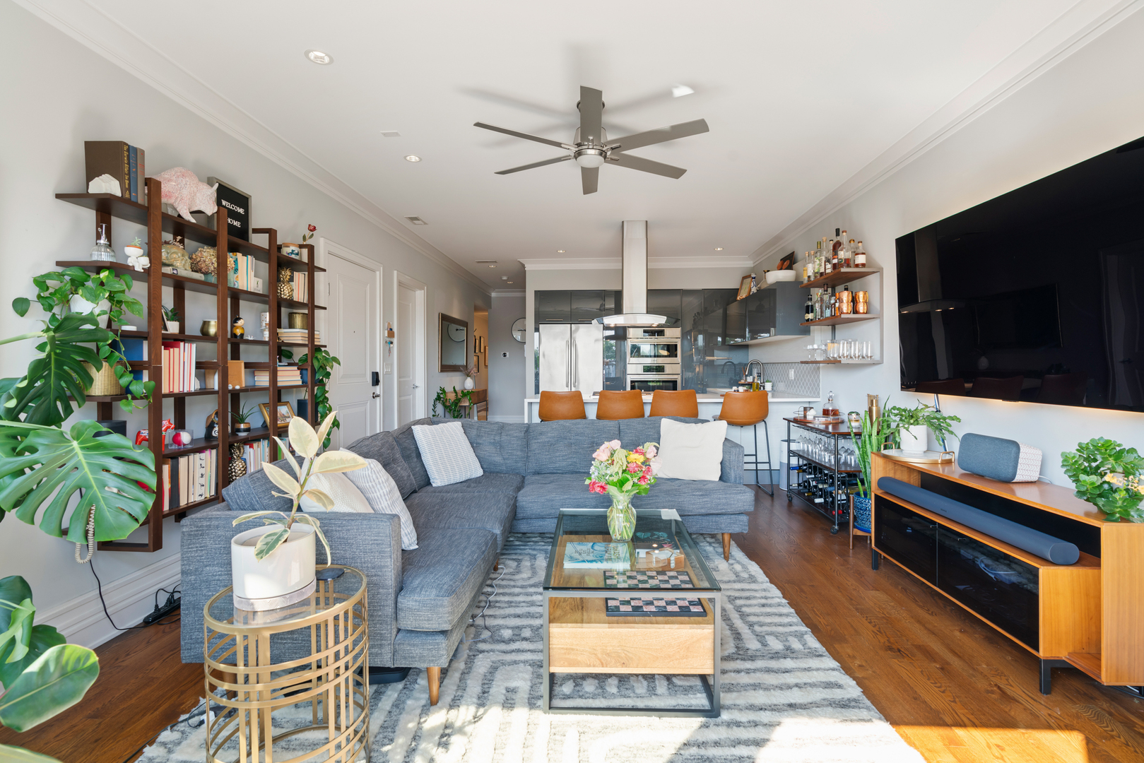 2506 N Rockwell Street Unit: 3N