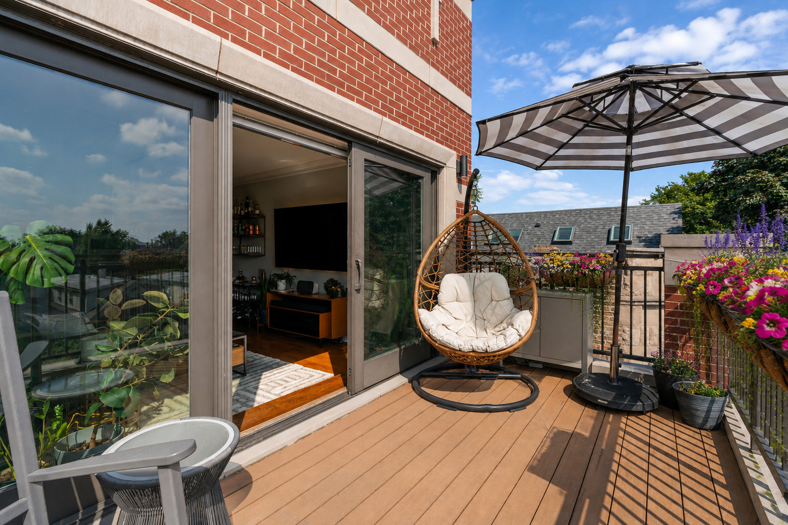 2506 N Rockwell Street Unit: 3N