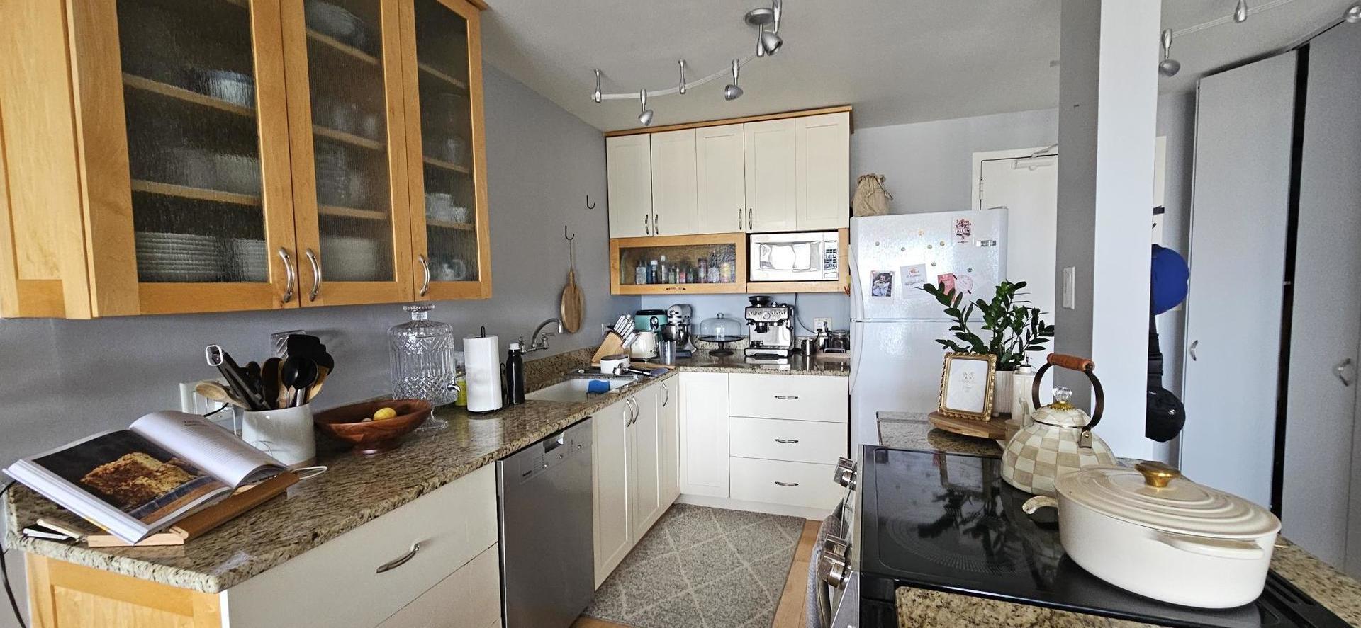 2020 N Lincoln Park West N Unit: 20D