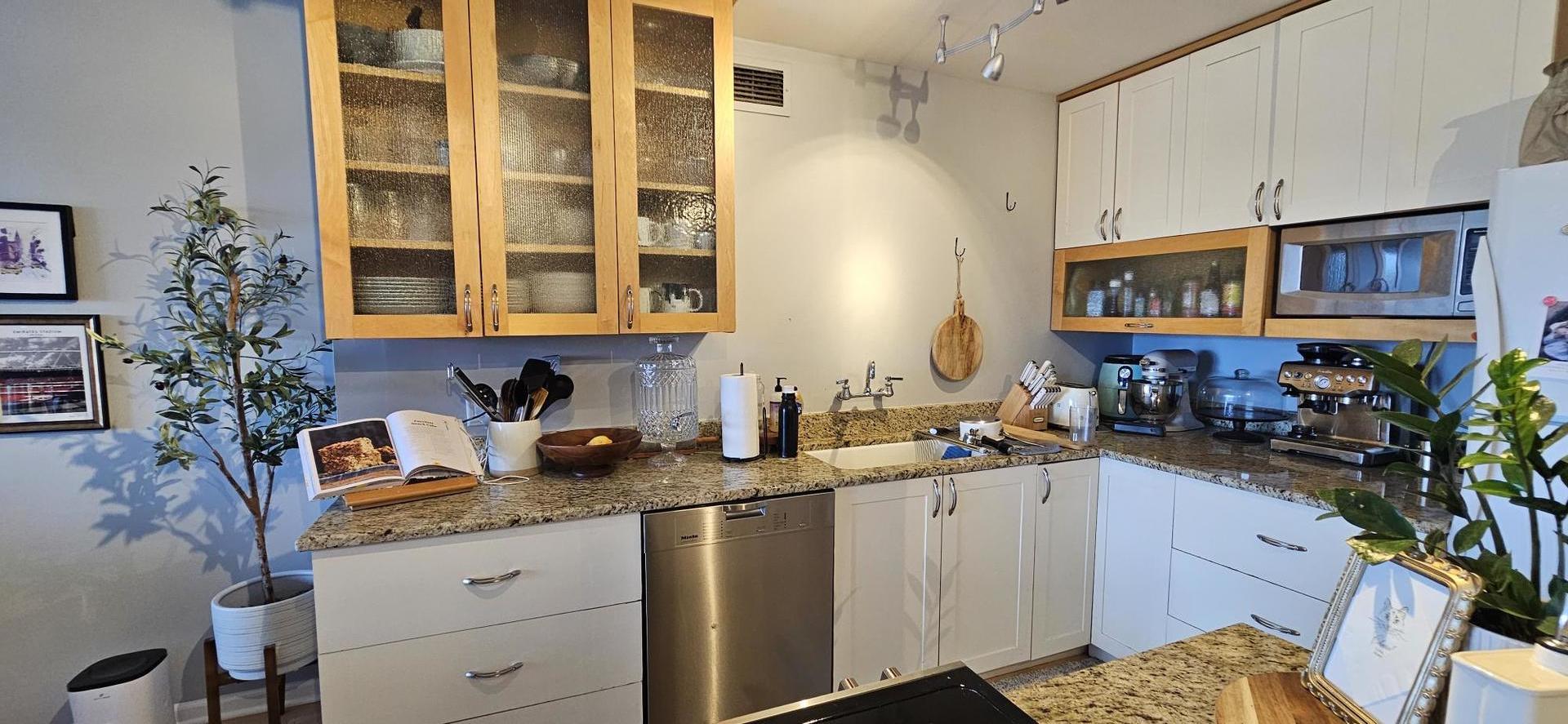 2020 N Lincoln Park West N Unit: 20D