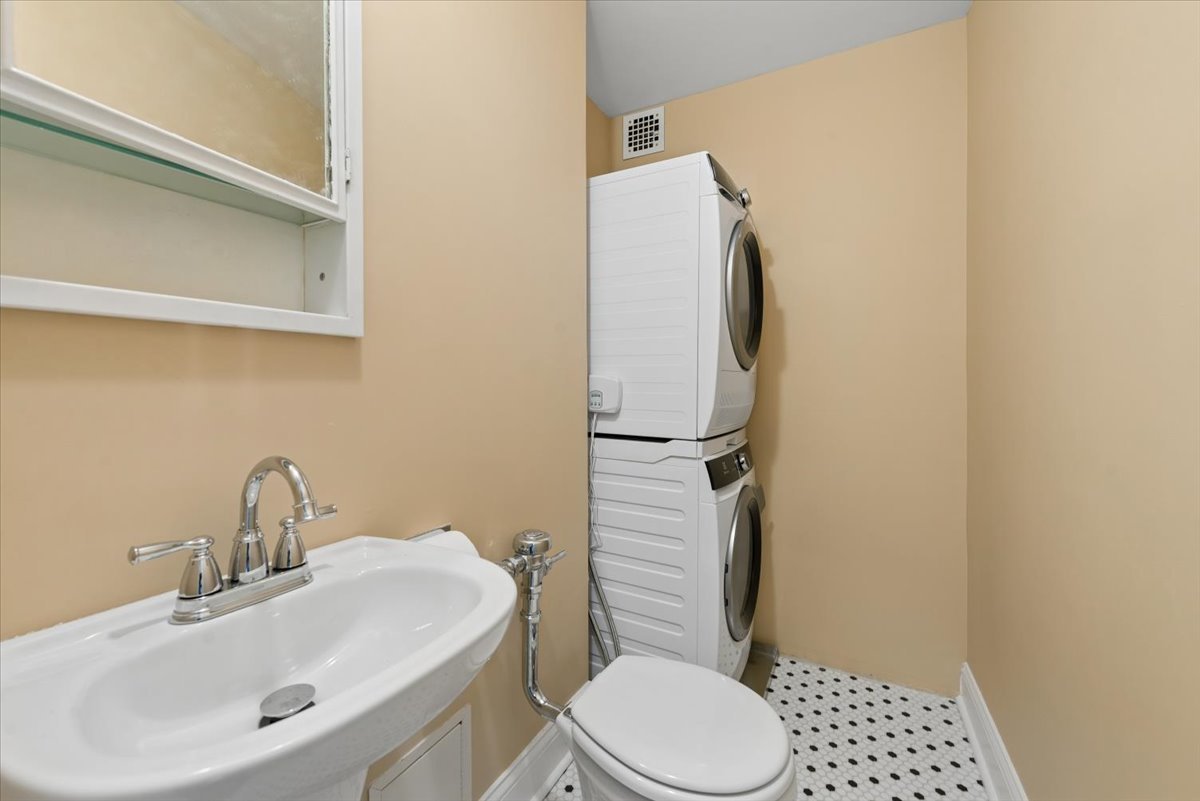 5555 N SHERIDAN Road Unit: 1811