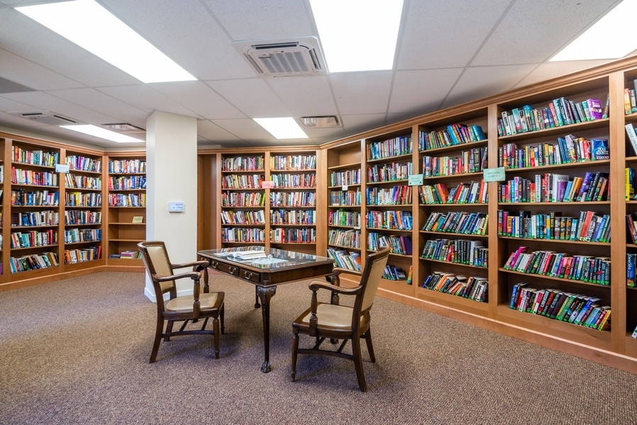 5555 N SHERIDAN Road Unit: 1811