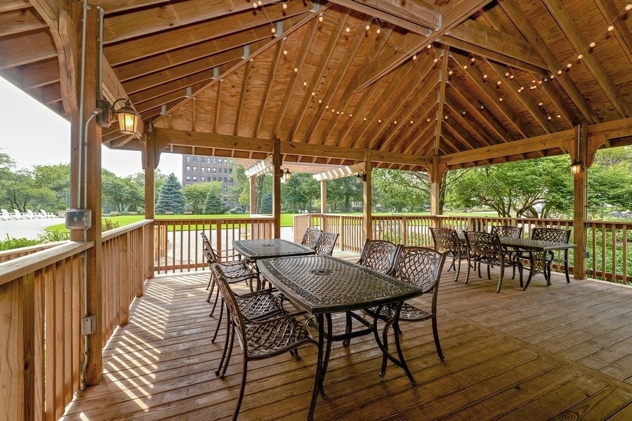 5555 N SHERIDAN Road Unit: 1811