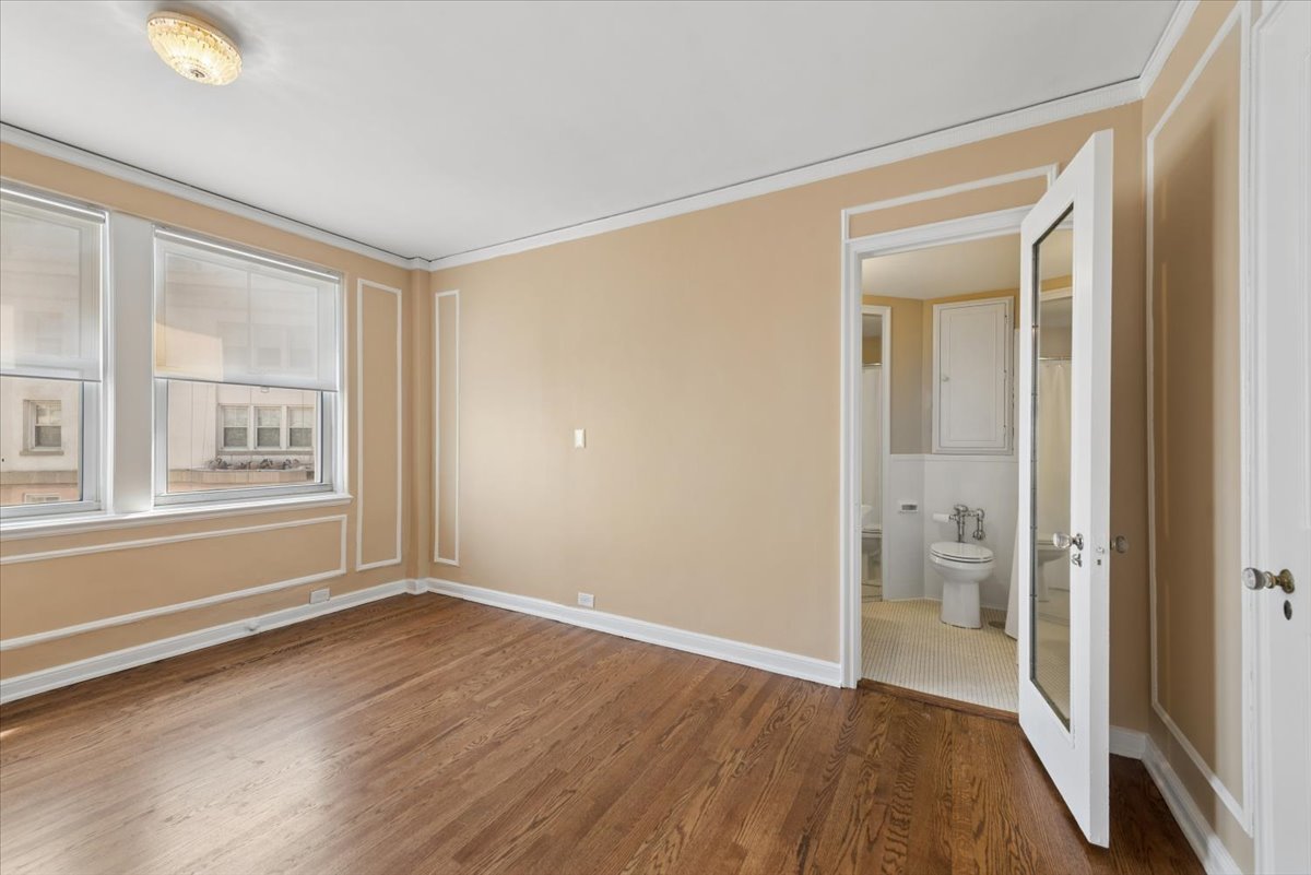 5555 N SHERIDAN Road Unit: 1811