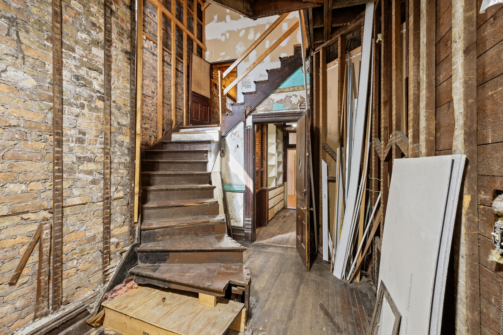 2050 W Monroe Street